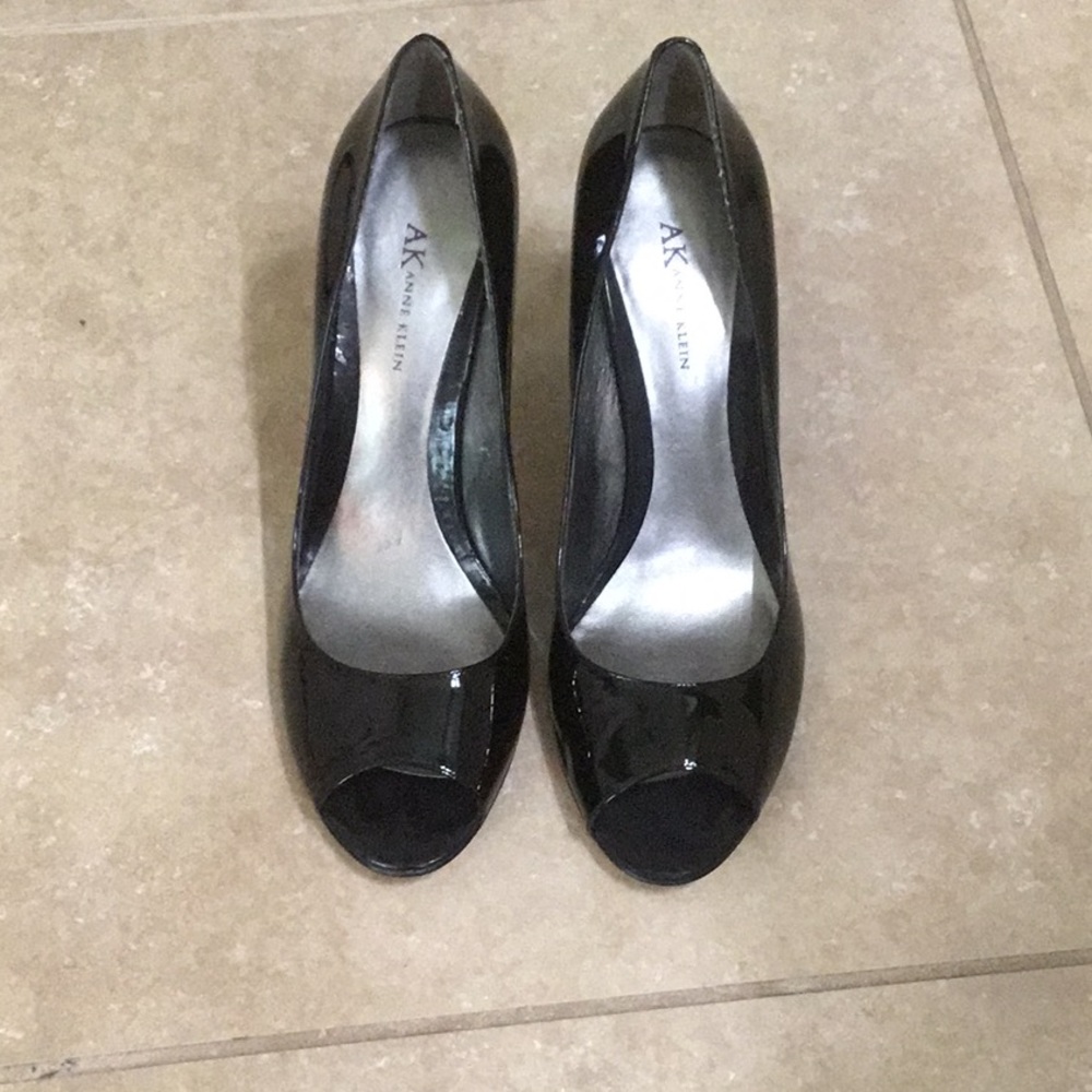 Peekaboo toe black high heels